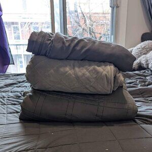 Gravid Twin sized weighted blanket 15 lbs with 2 covers
